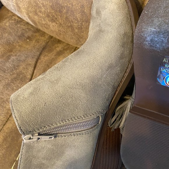 Ladies Gray Suede Fringe boots - Picture 4 of 6